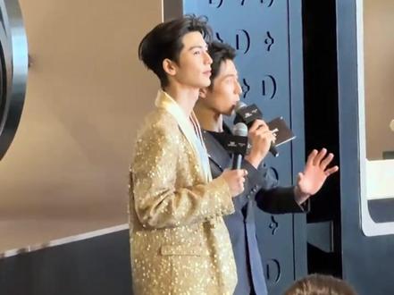 苏州中心发生啥了?BGM 一响以为是灾难片 #张凌赫 #张凌赫见面会 #一张图证明我追星 #线下追星 #帅哥