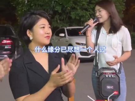 《飞蛾扑火》~贵州小蓉儿👍 #点歌美女端庄大气,比一元哥豁达多了😂 #画面和谐温馨 #爱音乐爱生活