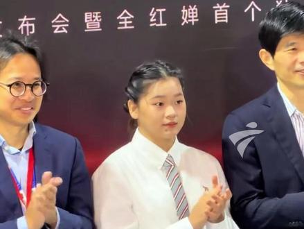 昨日,全红婵一改往日运动风,裙装造型出席品牌活动,网友感慨:邻家妹妹长大了 #全红婵 #早安广东