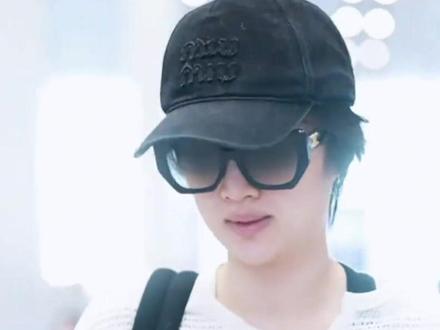 姚安娜听说了哈佛大学禁止招收国际生,微笑回应:还好毕业了。姚安娜曾以美国高考满分成绩进入哈佛大学,网友直呼真学霸!#姚安娜 #哈佛大学