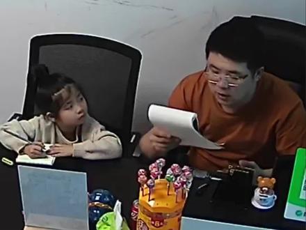 爸爸听写闺女汉字,听写到“坚”差点引发家庭大战。
