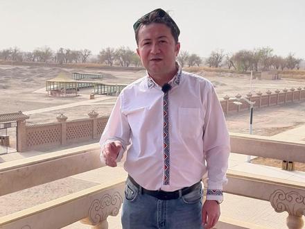 阿斯塔纳古墓群 阿斯塔纳古墓群基本上是按照家族入葬的,每个家族都有自己的慕葬区域,地表全以砾石堆砌为界,划分为大小不等的“坟院”。平面呈“甲”字形,依据辈分不同,按照一定的规律排列。古墓内墓道与墓室的顶部也用砾石堆起。墓葬形制基本有两种:一种是斜坡墓道洞室墓,为大型墓,一般为夫妻合葬,也有一男二女或三女的墓;另一种是长方形的竖穴墓道偏室墓,为小型墓,一般为单人墓。
经过发掘,墓区的东北部可能是高昌贵族的墓区,这片区域的墓室较大,殉葬品规格较高,死者是一些高级官吏。平民的墓室通常简陋窄小,尸体用破毡柴草裹盖入葬。#新疆 #吐鲁番 #旅游 #新疆小伙 #我为家乡代言 @抖音 @抖音小助手 @抖音创作小助手