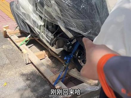 南方飞鲨150,回来了,物流回来的,开播拆传动,看空滤机油。#南方飞鲨150 #150踏板摩托车推荐 #豪爵Uhr150 #Nwt150 #Uy125