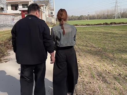 媒人说 是可以摸手啊#看一遍笑一遍 #相亲搞笑视频