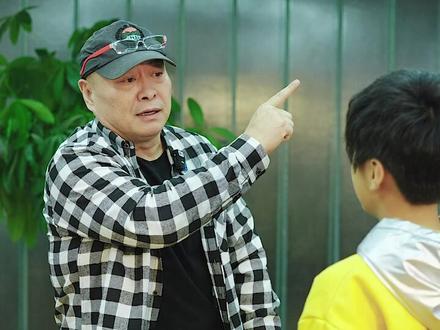 @门教授
《出塞》王昌龄
秦时明月汉时关 ,
万里长征人未还。
但使龙城飞将在 ,
不教胡马渡阴山。
#朗诵教学 #朗诵技巧 #朗诵爱好者 #少儿才艺