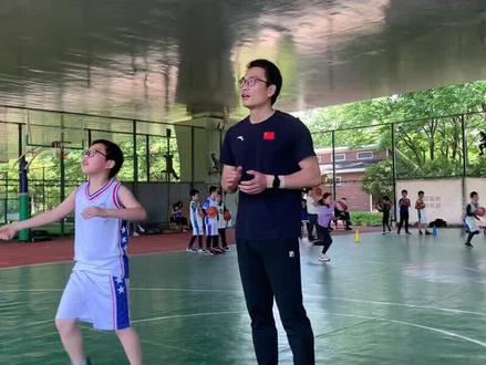 🏀篮球投篮……这三步学会了,爸爸都可以教孩子投篮了🏀。#少儿篮球#少儿体能训练 #运动育儿 @运动刻堂