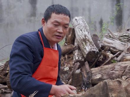 我熏腊肉全用青钢木,选它是有原因的#腊肉烟熏做法 #柴火老腊肉做法 #峨眉山腊肉