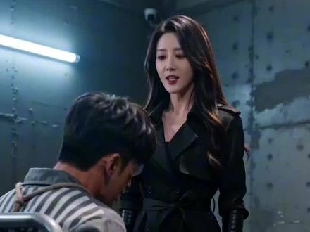 再不说出情报,我就让你流血而死#ai视频 #美人计 #女特工 #悬疑