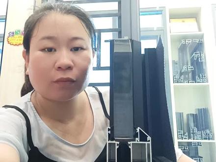 爆款105系列讲解,玻璃升级6+6,闭口式压线,玻扇4个腔体,开启扇配内置五金,开启扇通风口可开到1700高x800宽,#铝型材 #门窗人的日常