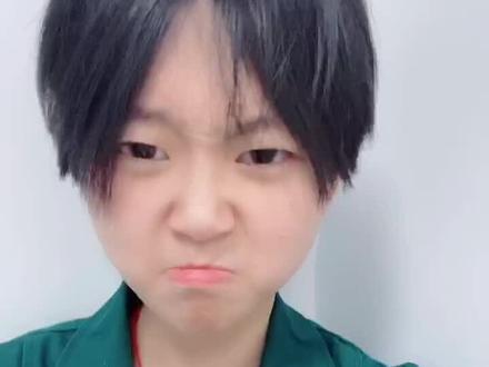 委屈巴巴。崽崽剪发惹😭崽崽是女孩纸🥺#拱鼻子 #护士懂护士