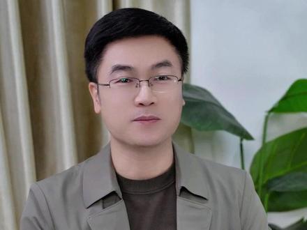 冬天赖床不是懒惰,实为冬藏养生之道 别再把冬天赖床当成懒惰啦!这可是老祖宗传下的冬藏养生道~《黄帝内经》早就说冬三月要闭藏,早睡晚起待日光,醒后静卧几分钟再起身,护住阳气不耗散,冬季养生养颜、少生病的诀窍就在这,快转给身边人~#冬季养生 #冬藏之道 #懒人养生法 #黄帝内经养生 #养生小知识 #秋冬护肤养颜 #护阳气养元气