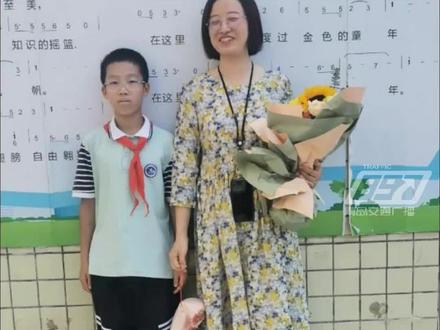学生毕业仿照束脩之礼送老师五花肉