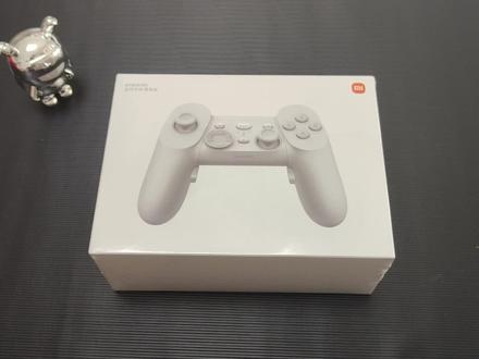 Xiaomi游戏手柄精英版,兼容多种游戏平台,采用进口ALPS大尺寸摇杆+线性扳机和进口美蓓亚线性马达,游戏体验震感十足;6轴陀螺仪的精准定位,更能触发角色动作,带来更细腻真实的游戏体验。 #游戏手柄 @小米官方旗舰店