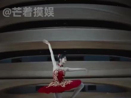 东北孩子回家,就是要大大方方的展示才艺!#孙千在春晚跳芭蕾舞 #孙千东北丁香花闪耀春晚