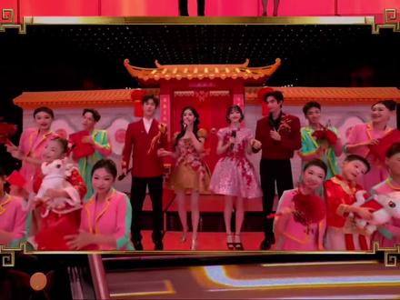 #王菲权威 #春晚 #变美 #王校长面部设计 #审美
你比较喜欢谁得状态!