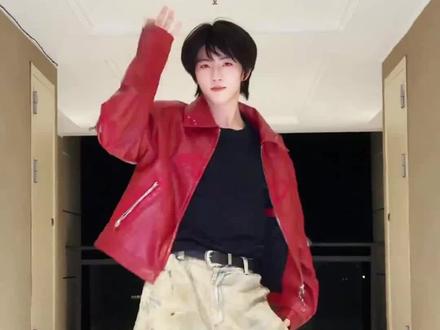 张函瑞跳自己的进行曲,本尊一出场直接封神!#舞台混剪 #明星舞蹈 #娱乐评论大赏