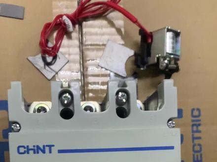 #消防脱扣 #脱扣器安装 配电柜配电箱送电前以及使用过程中,经常要求增加消防脱扣装置,今日因客户需求,拍了一段安装正泰脱扣器视频,借助抖音爸爸分享给抖友们😊