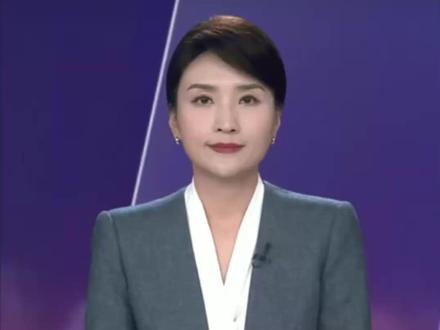 近日,有网友发文称,自己乘坐兰州铁路局K228次火车卧铺时因月经突然来临,车上买不到卫生巾,不慎弄脏床单,被工作人员要求自行清洗干净或赔偿180元,随后她呼吁火车上应售卖卫生巾,引发网友热议。