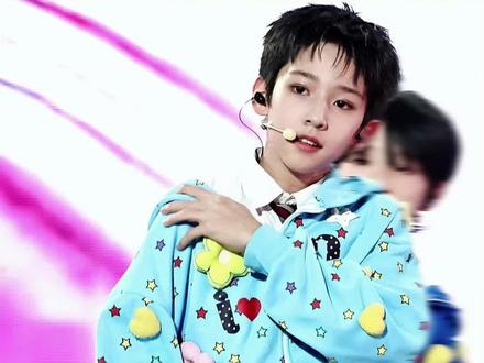 孩子跳舞是真的很搞笑!#佟弋 #TF家族五代 #TF家族新年音乐会 #幻梦都破碎