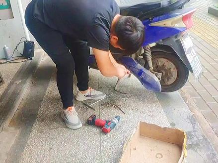 给电动车后轮换电机轴承