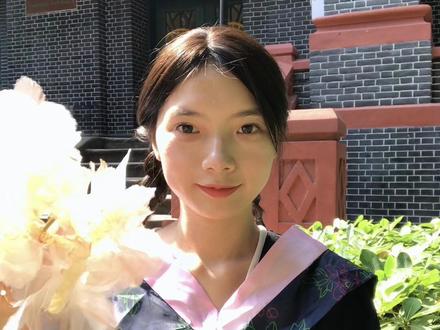 全网200w人看过的毕业旗袍发型教程来啦 不用一模一样,
可以根据自己的服饰搭配来改变颜色,
希望大家都可以美美出片。
#发型教程 #毕业发型 #毕业簪花一路生花