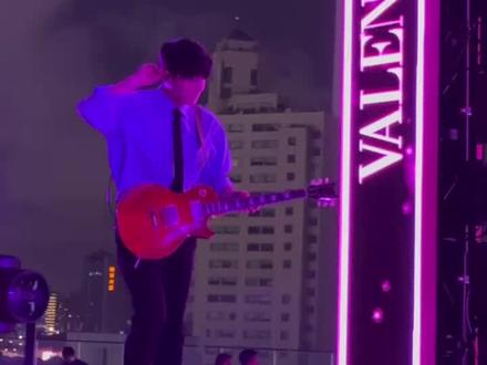 #华伦天奴品牌大使李荣浩
『华伦天奴恒隆新店开幕派对』-0731
🎸 《作曲家》全新改编!跟着节奏嗨起来~
「写一首我们一生最平凡的歌」@李荣浩