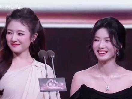 【李兰迪x卢昱晓】双厨狂喜!两个萌宝就这么同框!接合作!
#李兰迪#卢昱晓#微博之夜