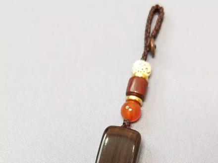 辻弍
读作:shi er,谐音:十二。
释义:难忘。
朋友十二画,恋人十二画,爱人十二画,家人十二画,所以叫难忘。
有些印记,印在墙壁上,印在掌心里,随着时间的流逝慢慢消失不见了。
还有些印记,印在瞳孔里,印在心脏上,时间越久,越是深刻。#生僻字 #文案 #手工 #手工打造