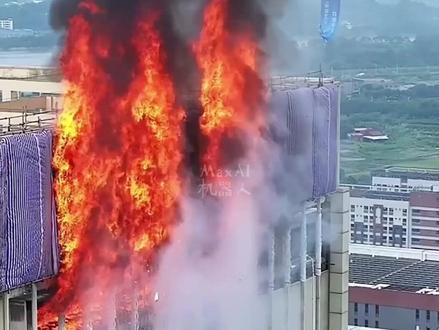 796:双机联动战力翻倍| 天上无人机地上机器狗
#机器人 #人工智能 #AI #机器狗 #MaxAI机器人#宇树#巡检#消防 @MaxAI机器人