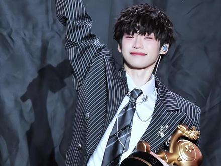 史上最萌退场出现了…
#郑朋 #南京音乐节 #梓渝