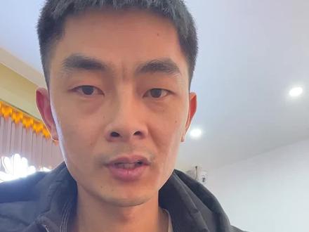 黄金还会涨起来吗? 会。目前是石油涨价带来的通胀危机,使避险资本短期之内选择流动性更好的美元,从而短暂忘记美元自身的危机。而美元自身信用危机,是庞大的美债规模和财政赤字以及美霸权的衰弱还有这几年像没收俄罗斯资产等类似行为带来的,全球经济形势又很差,最终黄金还是会成为资本的最避险选择。所以保持信心,耐心等待。#黄金#金价暴跌 #干货分享#昆明阿康#昆明黄金回收