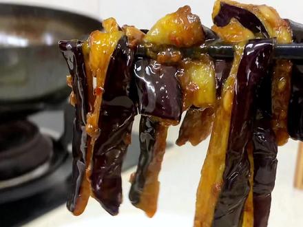川味家常菜红烧茄子,软嫩入味,少油不腻,有了这个菜都能多吃一碗米饭。#红烧茄子 #茄子的神仙吃法 #家常菜#下饭菜@DOU+小助手