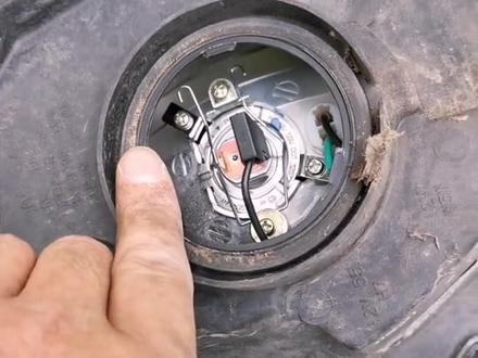 五菱荣光面包,卤素大灯换LED灯详细视频。