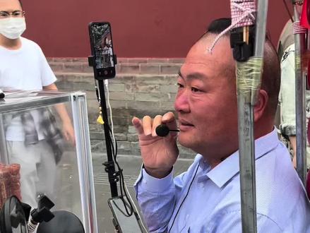 来鼓楼脑筋急转弯赢糖葫芦啦。
