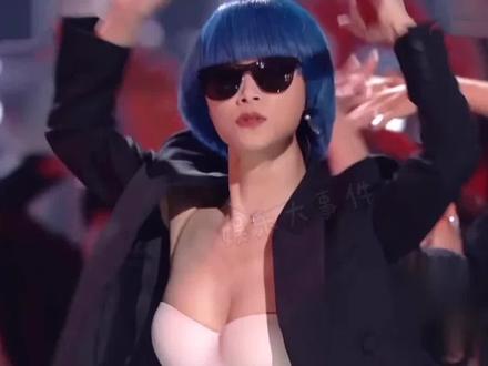 #李宇春身材 太好了吧?再唱无价之姐#跨年晚会 #娱乐播报台