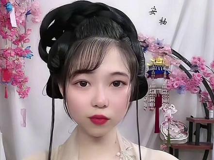 日常温柔的宋制发型教程来咯~看习惯了自己华丽的大头忽然这样素雅小头我真的好不习惯呀……#国风合伙人 #汉服发型 #发型教程