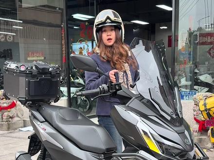 #无极机车 #150踏板摩托车推荐 万元出头价格 但给到顶的配置 小小改动,也能如此之帅!!