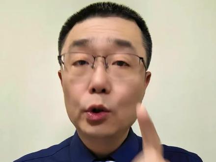 吃沙坦类降压药,少吃四类食物!中老年人注意,医生发出提醒。 张之瀛大夫详细讲解高血压患者吃沙坦类降压药,要注意少吃四类食物,否则可能出现副作用。中老年朋友,尤其是有高血压病的中老年人,需要特别注意。#健康的100种公式 #抖出健康知识宝藏 #高血压 #沙坦类降压药物 #科普健康知识