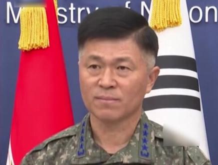 韩国空军总参谋长低头、鞠躬道歉!误扔8枚炸弹 致142栋房屋受损