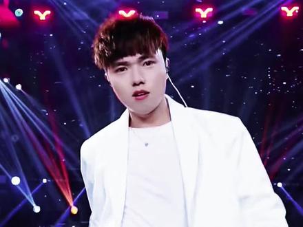 格局要打开嘛!看看磊磊是有多卖力! 好朋友们为了人气拼了!#这谁顶得住啊 #气场全开 #无处安放的魅力 #活力四射 #太上头啦 @户外唱歌磊 @户外磊朋友圈(27号中午12点安踏专场)@梦想山妹(9月15日700万粉丝生日庆) @昊北💎(9月10号10点 生日演唱会)