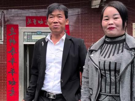 今天去参加亲戚的婚礼,随便买点东西过来看姑妈。