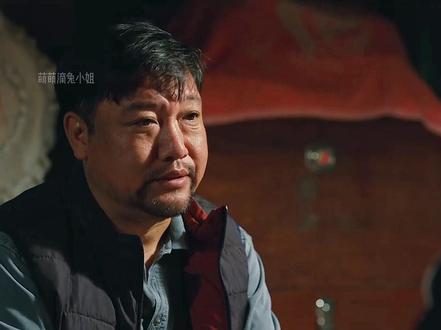 小满打算去法国找严晓丹,没想到老丁为了支持他拿出所有积蓄#岁月有情时 #黄景瑜 #关晓彤