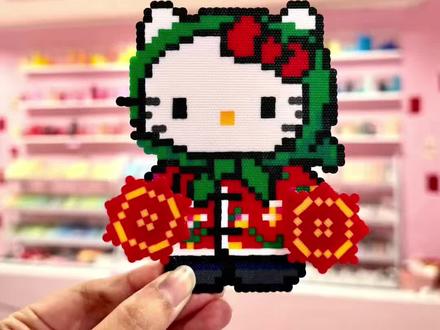 东北大花袄kitty猫转手绢拼豆教程来啦 谁能拒绝这么可爱的拼豆 快来店铺get同款吧#拼豆教程 #成都拼豆店 #春熙路拼豆 #拼豆