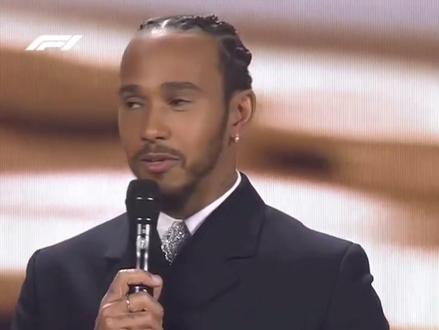 【中英翻译】刘易斯.汉密尔顿在FIA颁奖典礼上的致辞#f1 #汉密尔顿 #梅奔 #维斯塔潘 #颁奖典礼