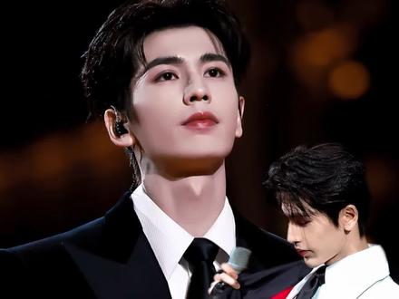 2026内娱来了个新男模#张凌赫 #张凌赫进行曲 #湖南跨年晚会 #明星同款 #男模走秀