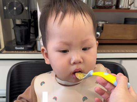 九月龄宝宝吃辅食第29天,辅食机面疙瘩太绝了,可以用各种蔬菜做,特别适合不爱吃蔬菜的宝宝,简单快速,宝宝一碗吃光光,快试试吧#宝宝辅食 #小月龄辅食 #辅食教程 #疙瘩汤 #宝宝爱吃