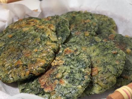 属于春天的美味,蒿子粑粑,记录春日浪漫~#蒿子粑粑 #蒿子粑粑的家常做法 #做一道春天的美味