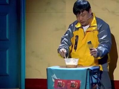 第4段 小品《当外卖来敲门》大哥为小伙抗下差评,结局让人泪目,但愿生活中多些理解和包容! #搞笑视频 #搞笑日常 #贾冰小品