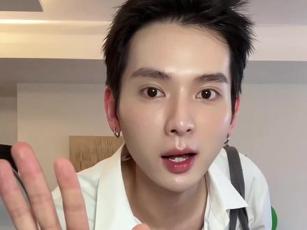 GRWM | 今天上班怎么穿?🕺 白色衬衫:Cos Atelier 1222036
卡其裤:Not ugly
运动鞋:Pane
帆布包: Fengchenwang X nike
