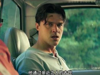 #好剧推荐
《行动倒数》剧情简介
影片于2024年10月25日在美国上映,讲述了艾瑞斯(Iris)因儿子离世悲痛欲绝欲自杀,杀手理查德(Richard)未让其如愿,反而将她绑架,意图性侵并杀害她,后艾瑞斯凭借智慧成功逃脱,并因这段经历对生活有了新看法的故事。
女主艾瑞斯因儿子的离世悲痛欲绝,准备自杀。而男主理查德本可任由她自我了断,但却迷惑艾瑞斯让她至少再多活一天,实际是想绑架她,可能还想性侵并杀害她。
最终理查德导致了自己的覆灭,他的受害者艾瑞斯成功逃脱,他自己却死去。
艾瑞斯被抓后求生欲很强,因为理查德给了她一个活下去的理由。最终理查德慢慢死去时,艾瑞斯还感谢他,因为他让自己对生活有了不同的看法。